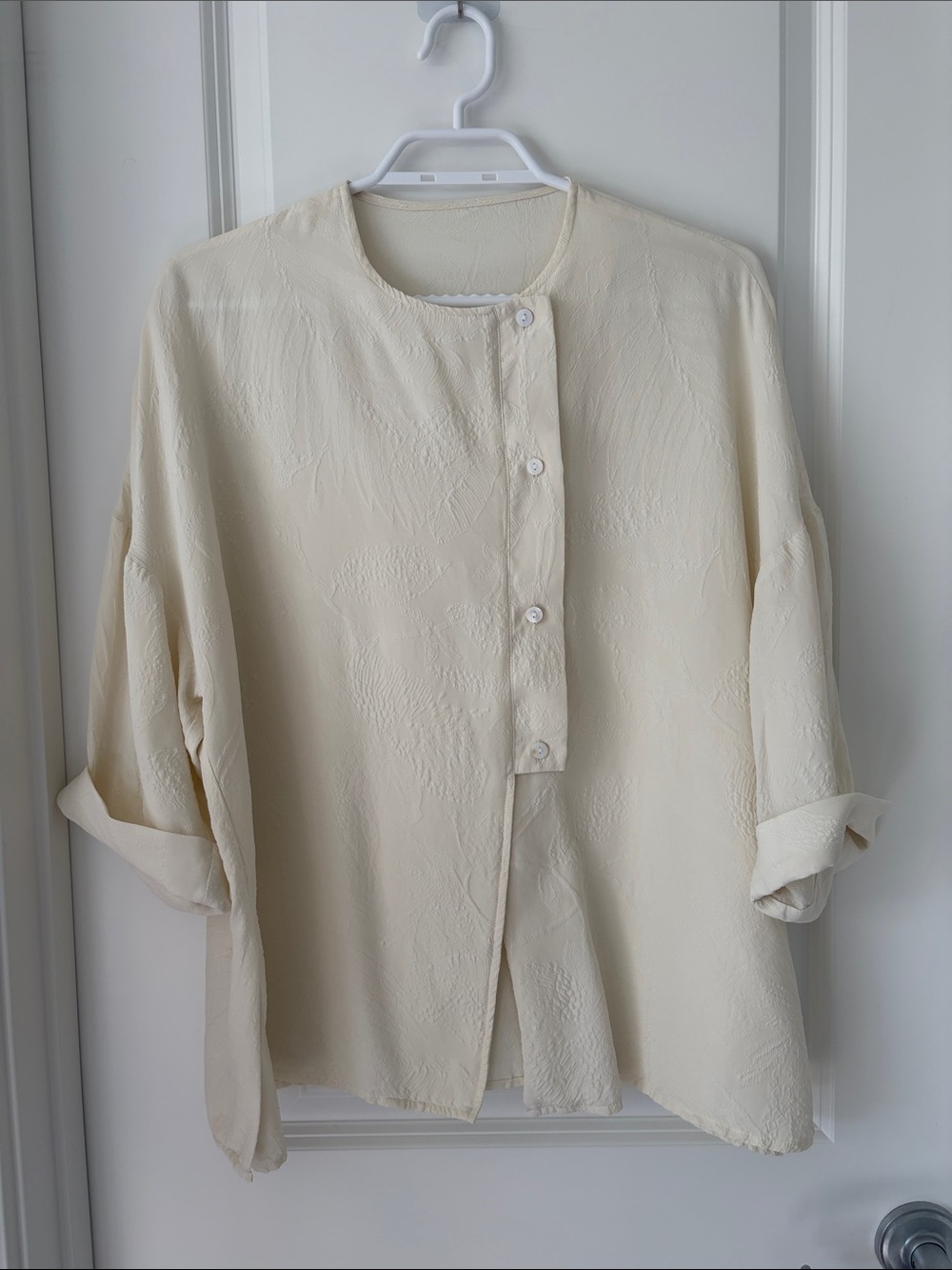 100% mulberry silk Women's Lightweight Textured Button Front Top in Cream｜ M